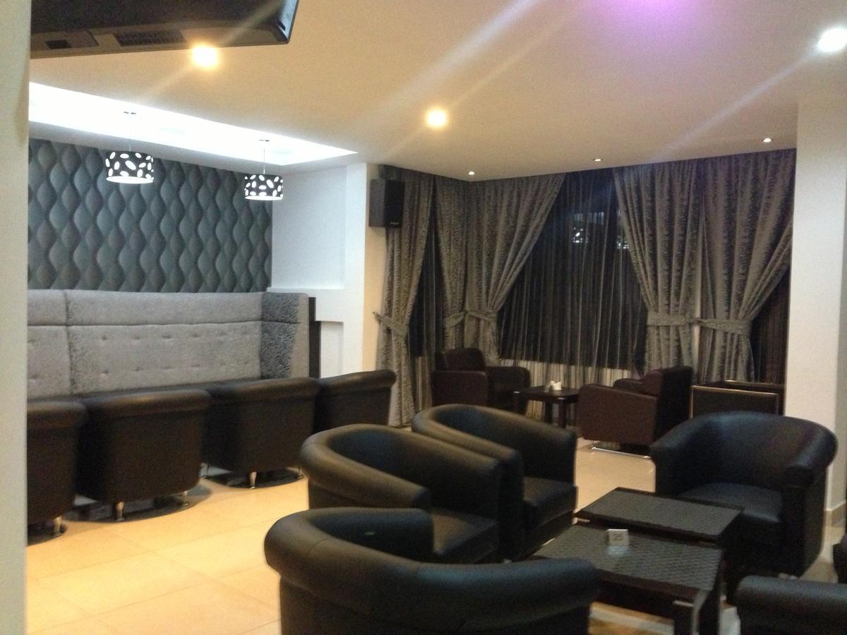 Airport Plaza Hotel Джуба Екстер'єр фото