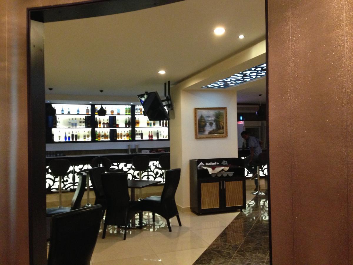 Airport Plaza Hotel Джуба Екстер'єр фото